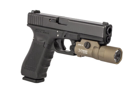 The SureFire X300 glock 19 weapon light runs on 2 cr123a batteries